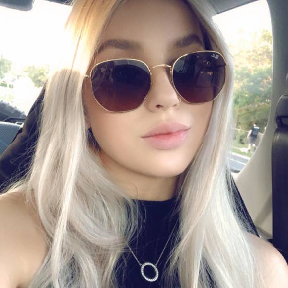 Meet your Posher, Bianca - Picture 1 of 1